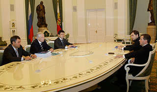 "Единая Россия" будет отрабатывать аванс "Единая Россия" будет отрабатывать аванс