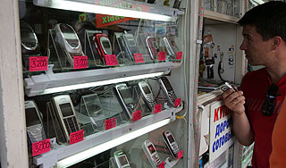 На Митинском рынке ищут контрафакт На Митинском рынке ищут контрафакт