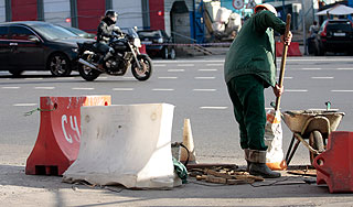 Лужков потребовал закатать колею на МКАДе Лужков потребовал закатать колею на МКАДе