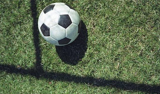 Знаменитого футболиста зарезали в драке Знаменитого футболиста зарезали в драке