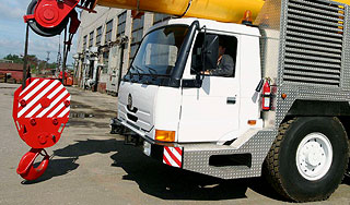 Автокран убил трех милиционеров и ребенка Автокран убил трех милиционеров и ребенка