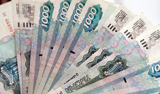 Рубль обновил годовой максимум Рубль обновил годовой максимум