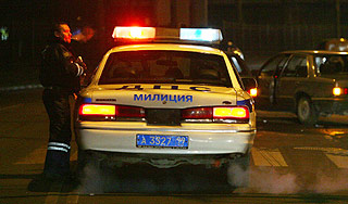 В Москве иномарка сбила людей на остановке В Москве иномарка сбила людей на остановке