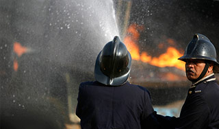 Взрыв пиротехники убил десятки индийцев Взрыв пиротехники убил десятки индийцев