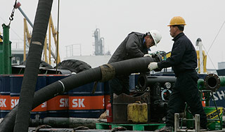 Цена на нефть установила годовой рекорд Цена на нефть установила годовой рекорд