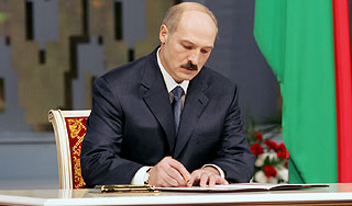 Лукашенко согласился поделиться солдатами Лукашенко согласился поделиться солдатами