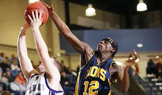 Баскетболист умер во время матча Баскетболист умер во время матча