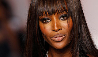 Кэмпбелл обвинили в присвоении чужих денег Кэмпбелл обвинили в присвоении чужих денег