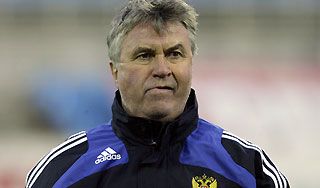 Хиддинк выбирает между Россией и ЮАР Хиддинк выбирает между Россией и ЮАР