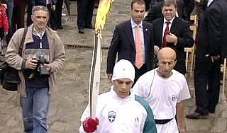 Олимпийский огонь прибыл из Греции в Канаду Олимпийский огонь прибыл из Греции в Канаду