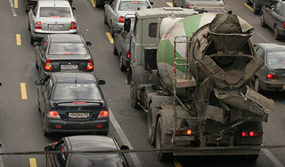Грузовикам запретят ездить по Москве днем Грузовикам запретят ездить по Москве днем