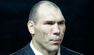 Врачи просят Валуева завершить карьеру Врачи просят Валуева завершить карьеру