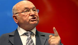 Лужков подал в суд на Жириновского Лужков подал в суд на Жириновского