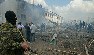 Саперы попали ракетой в здание милиции Саперы попали ракетой в здание милиции