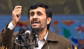 Ахмадинежад обвинил Обаму в ослаблении США Ахмадинежад обвинил Обаму в ослаблении США