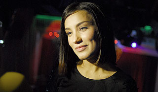 Певица Вика Дайнеко лишилась платья Певица Вика Дайнеко лишилась платья