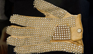 Перчатка Джексона продана за $350 тысяч Перчатка Джексона продана за $350 тысяч