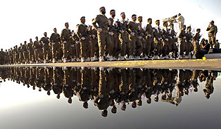 Иран поднял войска по ядерной тревоге Иран поднял войска по ядерной тревоге