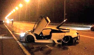 Россияне сбежали из Швейцарии после ДТП Россияне сбежали из Швейцарии после ДТП