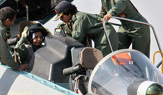 Глава Индии укротила российский истребитель Глава Индии укротила российский истребитель