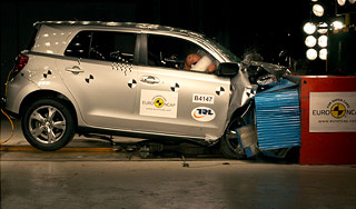 Проведена очередная серия краш-тестов авто Проведена очередная серия краш-тестов авто