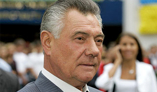 Бывший мэр Киева насмерть сбил пешехода Бывший мэр Киева насмерть сбил пешехода