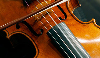 УВД нашло фальшивку Страдивари и изумруды УВД нашло фальшивку Страдивари и изумруды