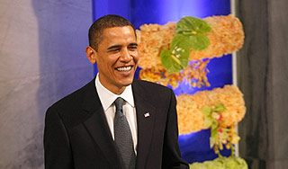 Обама получил премию мира за две войны Обама получил премию мира за две войны