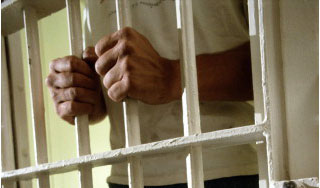 Преступник руководил грабежами из тюрьмы Преступник руководил грабежами из тюрьмы