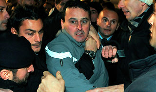 Обидчик Берлускони написал ему письмо Обидчик Берлускони написал ему письмо