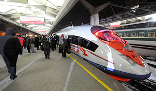 Поезд "Сапсан" отправился в первый рейс Поезд "Сапсан" отправился в первый рейс