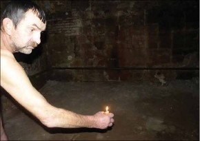 Топят баньку по-темному