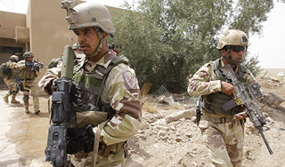 Армия Ирана форсировала границу с Ираком Армия Ирана форсировала границу с Ираком