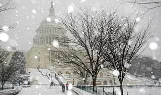 Cнег парализовал восточное побережье США Cнег парализовал восточное побережье США