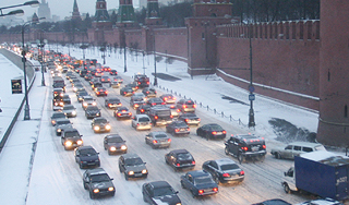 Длина пробок в Москве составила 900 км Длина пробок в Москве составила 900 км