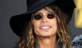 Лидер "Aerosmith" лег на реабилитацию Лидер "Aerosmith" лег на реабилитацию