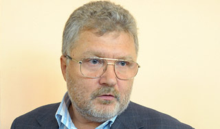 Писатель Поляков рассказал об избиении жены Писатель Поляков рассказал об избиении жены