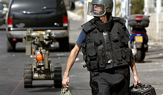 В аэропорту Милана расстреляли макет бомбы В аэропорту Милана расстреляли макет бомбы