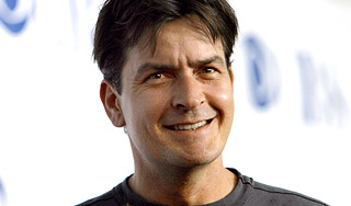 Чарли Шин угрожал жене ножом Чарли Шин угрожал жене ножом