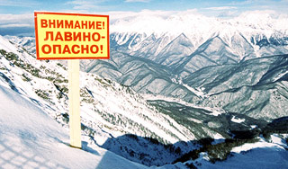 Снежная лавина смыла поезд на Сахалине Снежная лавина смыла поезд на Сахалине