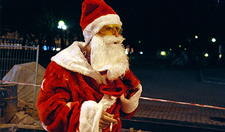 Дед Мороз регулировал движение посохом Дед Мороз регулировал движение посохом