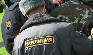 Милиционер ответил пулями на снежок Милиционер ответил пулями на снежок