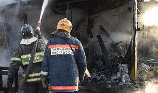 Огонь выгнал пациентов из больницы в Москве Огонь выгнал пациентов из больницы в Москве