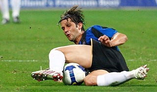 Защитнику "Интера" проломили череп Защитнику "Интера" проломили череп