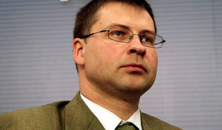 Премьер Латвии ходил к гадалке за помощью Премьер Латвии ходил к гадалке за помощью