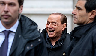 Пострадавший Берлускони вернулся в политику Пострадавший Берлускони вернулся в политику