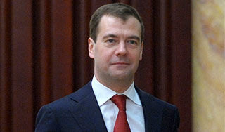 Медведев поблагодарил Переса за поддержку Медведев поблагодарил Переса за поддержку