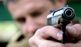 Мужчина из ревности расстрелял магазин Мужчина из ревности расстрелял магазин