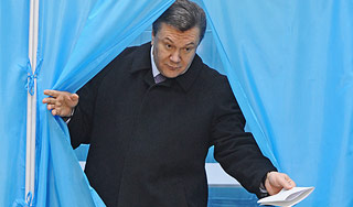 Янукович ждет Тимошенко во втором туре Янукович ждет Тимошенко во втором туре