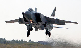 В Перми аварийно сел истребитель В Перми аварийно сел истребитель